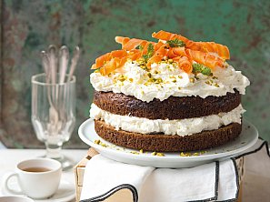 Mrkvový dort s ananasem a banány