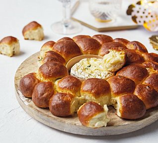 Monkey bread se sýrovým fondue