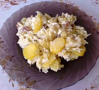 Brambory zapečené se škvarky a zelím