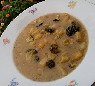 Brokolicová polévka s bramborem Brokolicová polévka s bramborem