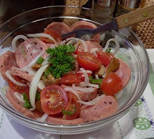 Buřtový salát s houbami