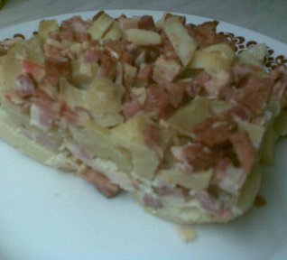 Uzeninové brambory s česnekem-zapékané