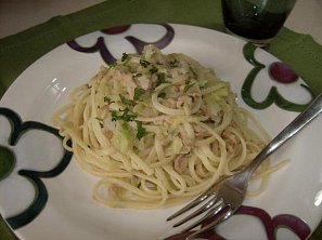 Těstoviny s kapustou a tuňákem