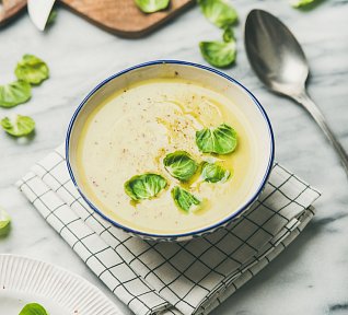 Polévka z růžičkové kapusty