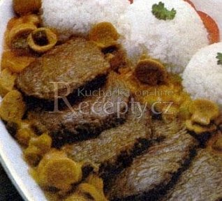 Řezy ze svíčkové v žampionové směsi