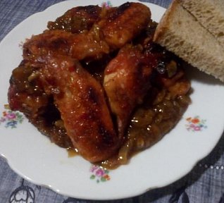 Chilli křídla v cibulovém sosu