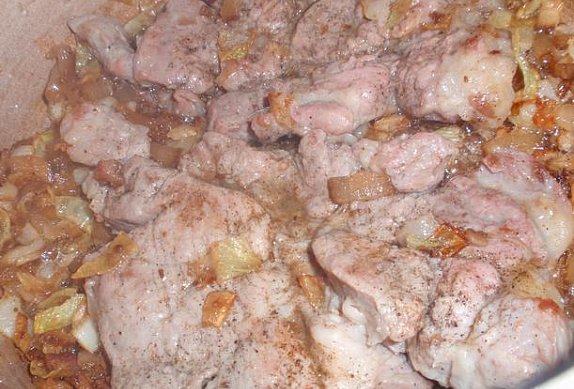 Dušené vepřové maso s hlívou