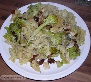 Těstoviny brokolice ham a mňam