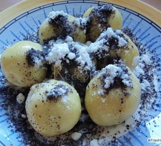 Ovocné knedlíky z krupicové kaše Ovocné knedlíky z krupicové kaše