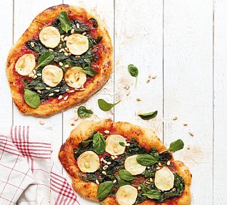 Špenátová pizza s kozím sýrem