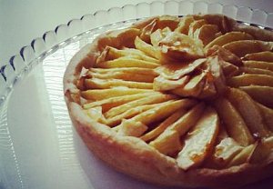 Francouzský křehký jablečný koláč
