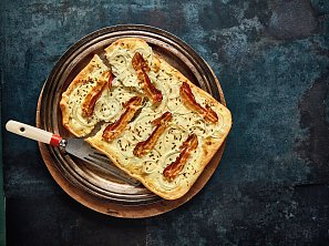 Pizza se slaninou a smetanou