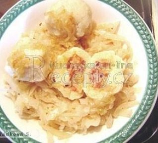 Bramborové knedlíky plněné uzeným masem