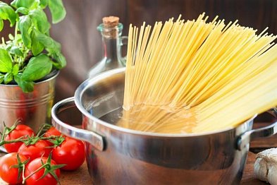 9 užitečných rad, jak správně (ne)vařit těstoviny