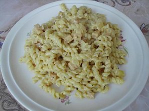 Těstovinový salát s jogurtem