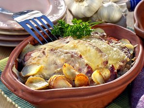 Krkovice zapečená s cibulí a sýrem