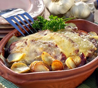 Krkovice zapečená s cibulí a sýrem