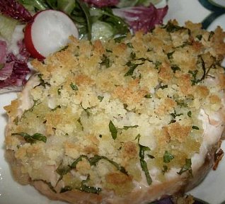 Gratinovaný losos s chlebovou střídkou