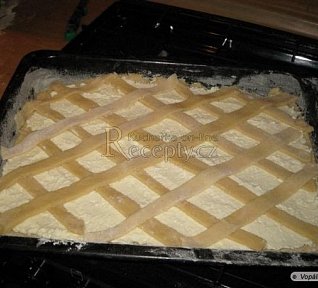 Mřížková tvarohová buchta
