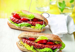 Hot dog s domácím lilkovým dipem