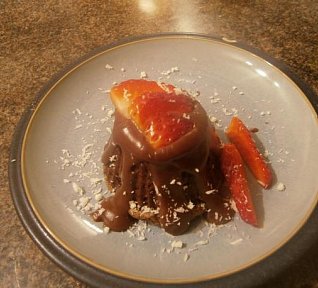 Čokoládový košíček s čokoládovou omáčkou