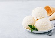 Domácí vanilková zmrzlina ze zmrzlinovače