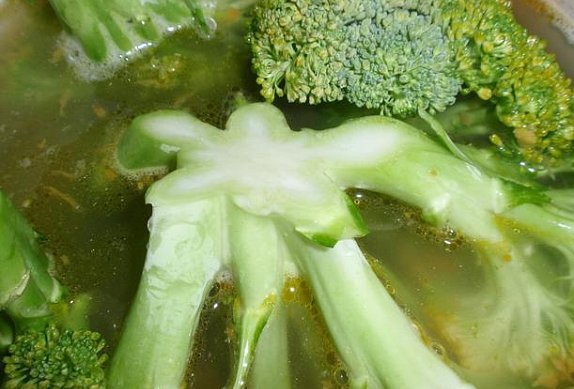 Brokolicová polévka nejen s vločkami