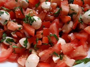 Rajský salát (nejen) s mozzarellou