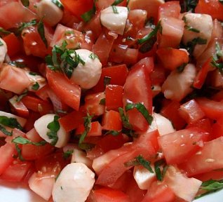 Rajský salát (nejen) s mozzarellou