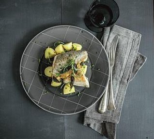 Pstruh s hráškovými výhonky