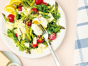 Chřestový salát s vejcem