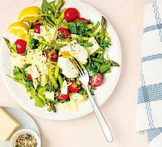 Chřestový salát s vejcem