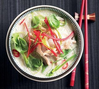 Thajská kuřecí polévka