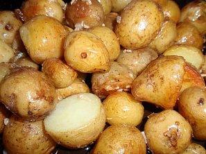 Nové brambory s česnekem Nové brambory s česnekem