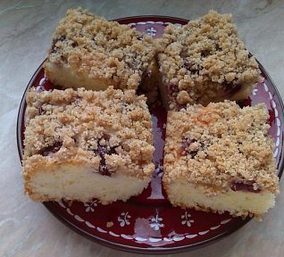 Třešňový koláč z podmáslí