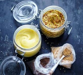 Plnotučná hořčice s bílým vínem