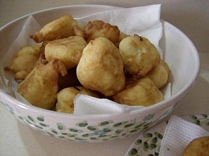 Pettole - italské smaženky z kynutého těsta Pettole - italské smaženky z kynutého těsta
