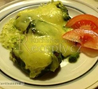 Brambory zapečené se špenátem a sýrem