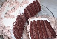 Dvoubarevný roládový pařížský dort
