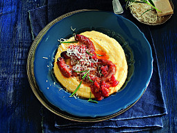 Krémová polenta s klobáskami
