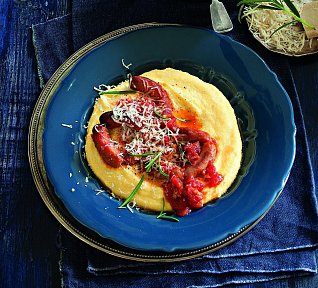 Krémová polenta s klobáskami