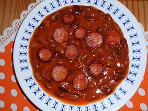 Fazole v rajské omáčce s klobásou Fazole v rajské omáčce s klobásou