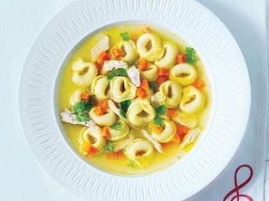 Kuřecí polévka s těstovinami