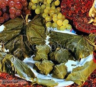 Jarpag dolma - masem plněné vinné listy
