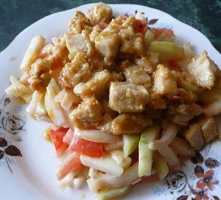 Zeleninový salátek s kuřecím masem