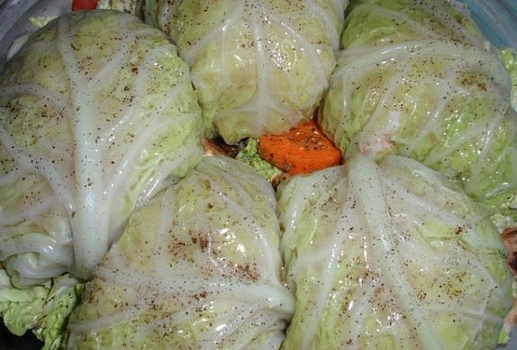 Kapustové měšce na zelenině