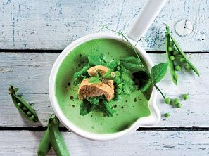 Svěží hráškovo-česnekové gazpacho