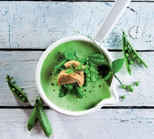 Svěží hráškovo-česnekové gazpacho