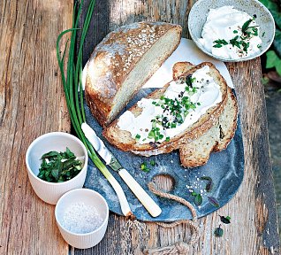 Bramborový chléb s jogurtem a bylinkami