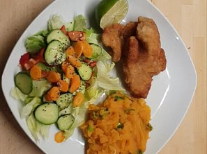 Mačkané batáty s krůtími řízky a lehkým salátkem